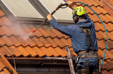 Démoussage et hydrofuge de toiture à Oyrières