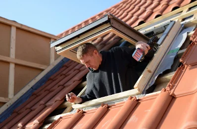 Pose de fenêtres de toit Velux à Oyrières